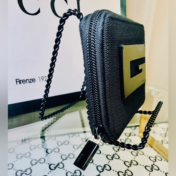 “HP” Auth Gucci black leather and nylon compact wallet - Picture 11 of 12